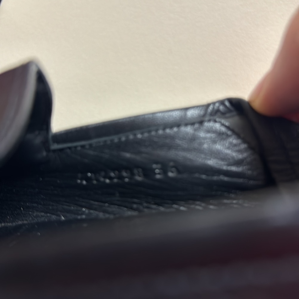 Gucci Black Leather Loafers with Gold Horsebit - Picture 11 of 13